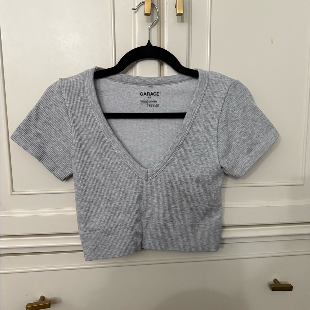 Grey cropped tee